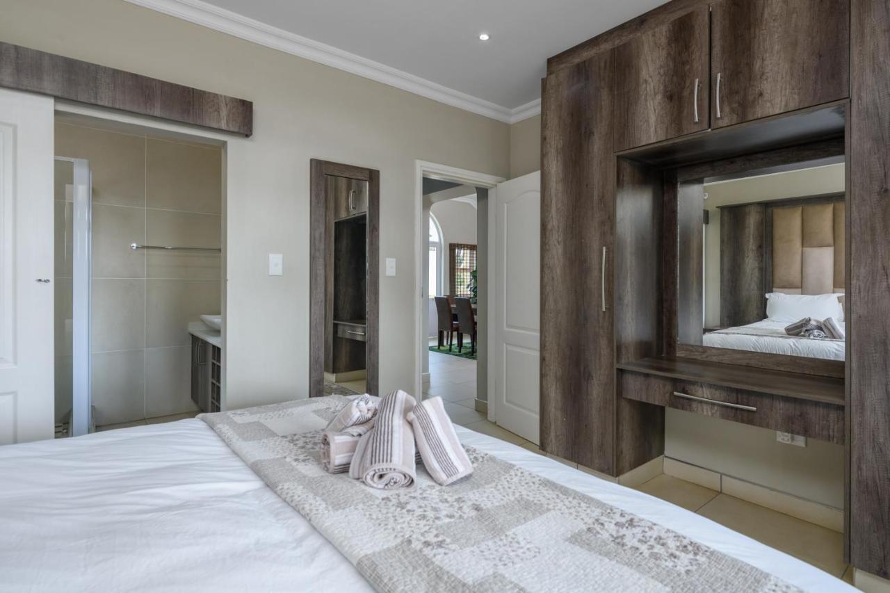 Villa Caylee Caribbean Estates - Ultra-Luxurious - Rimas Interiors Designs - Private Beachfront Escape - Premium Serviced For 8 Guests Port Edward Buitenkant foto